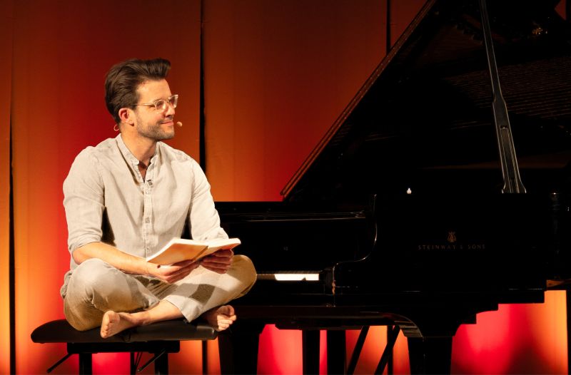 Storytelling Piano - Dennis Alexander Volk