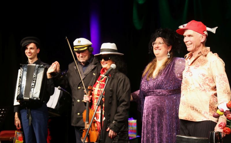 MIT DER MS GRASSAU UM DIE WELT - STARS ON STAGE