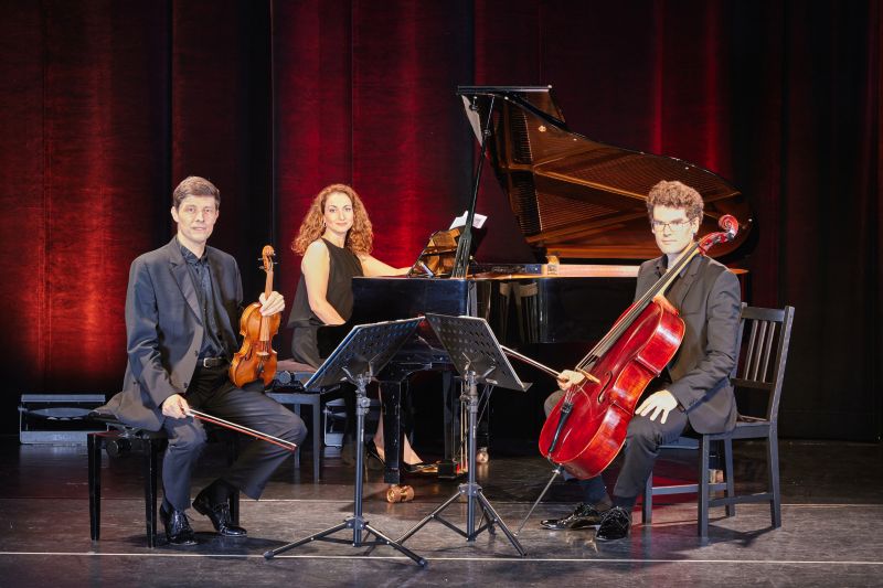 TRIO HENSCHEL
